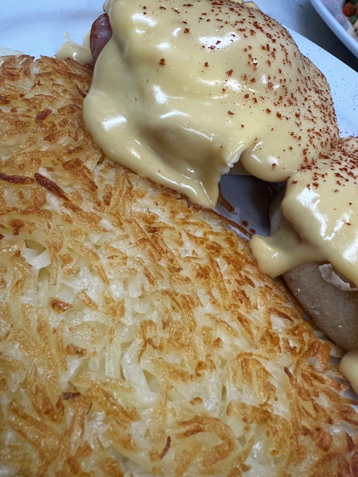 Classic eggs Benedict with Canadian bacon and hollandaise