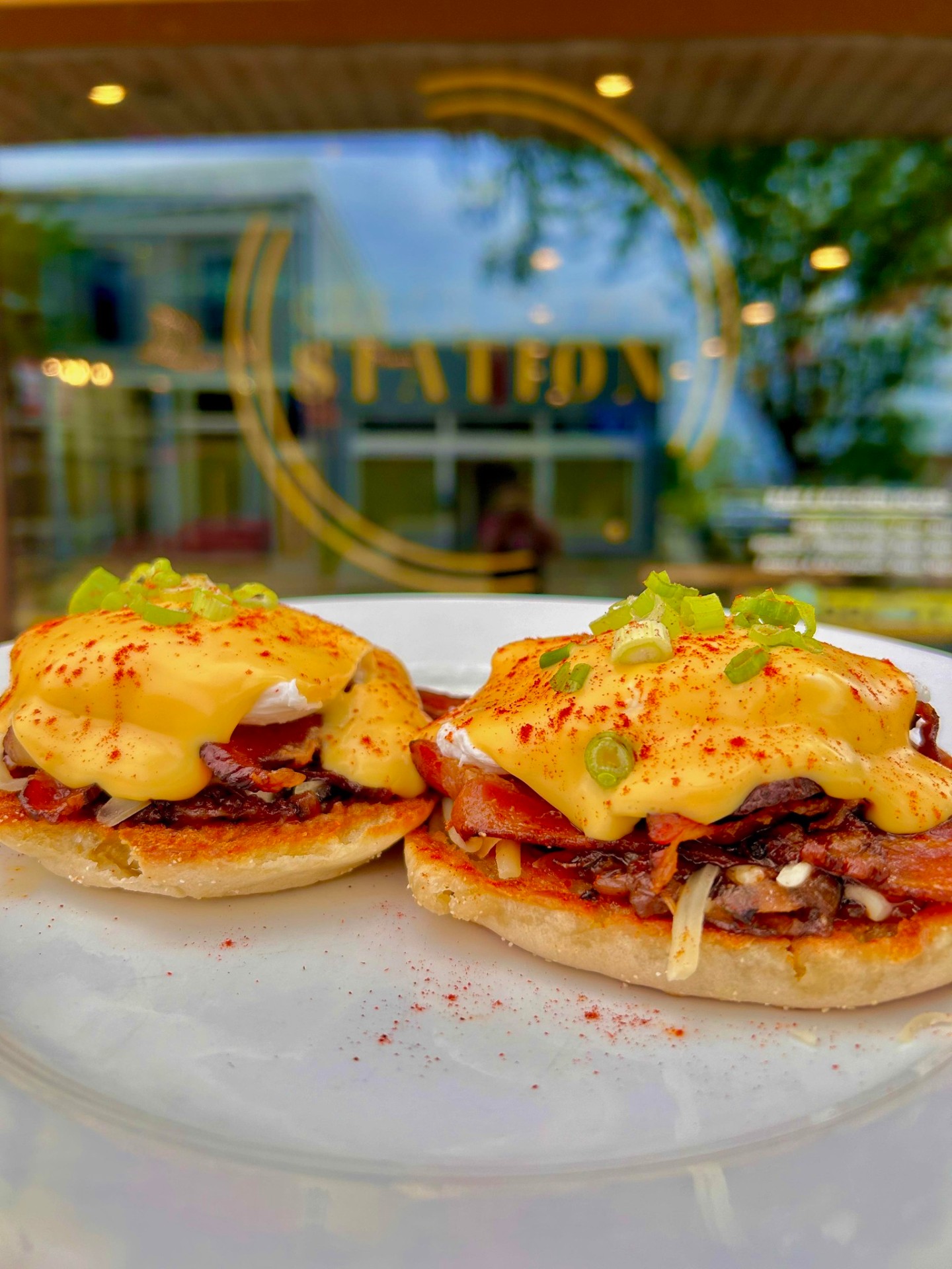 Eggs Benedict with hollandaise and bacon