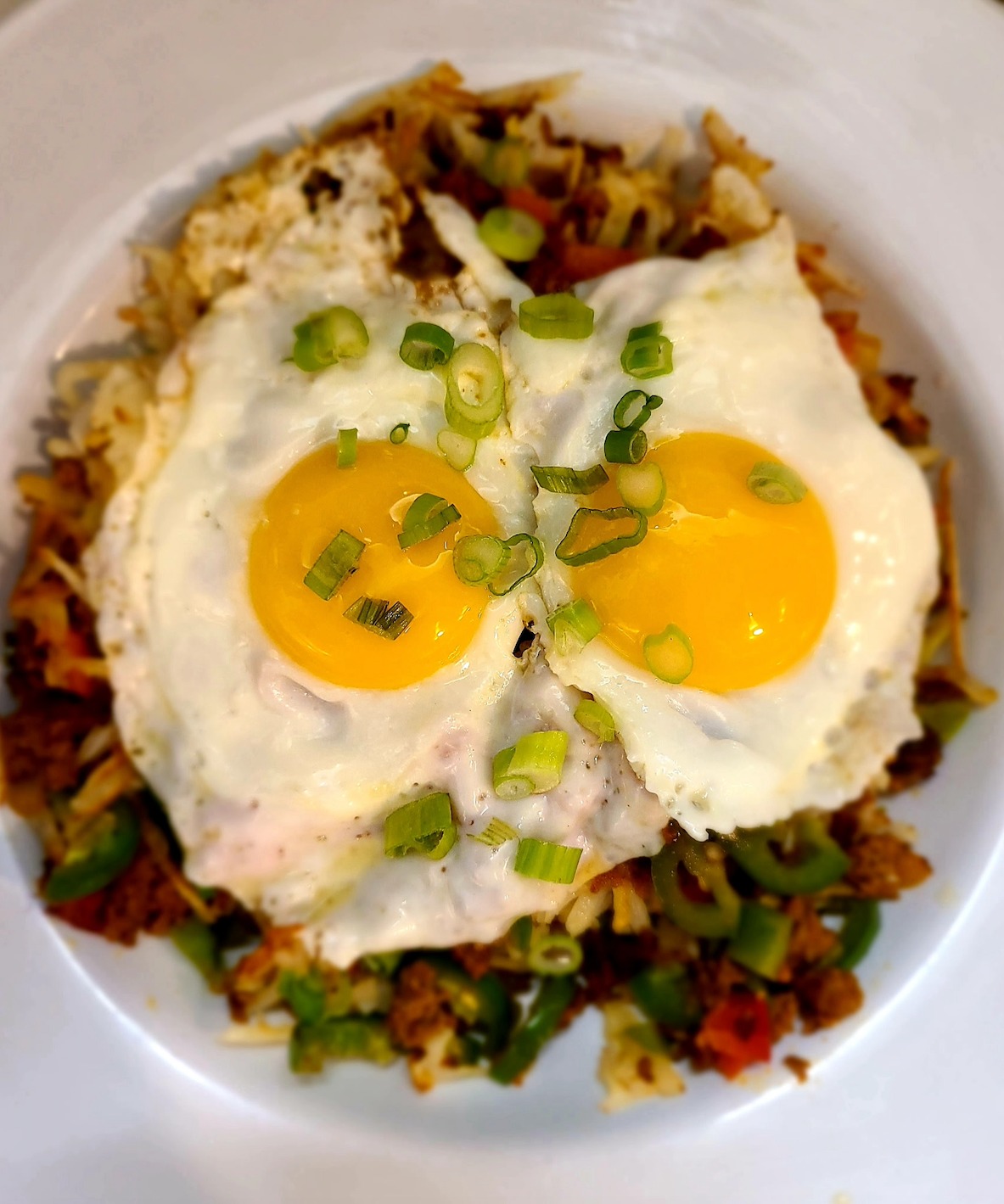 Huevos con chorizo skillet topped with eggs